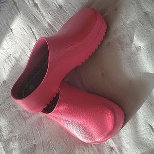 Birkin pink clogs